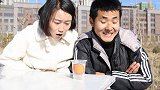 把鸡蛋悬浮在水中，成功奖励500块，没想小伙拿出一袋盐