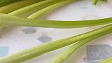 教你一个芹菜好吃的做法，下酒下饭又解馋，上桌就扫光！