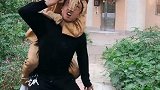妈呀，你干嘛抠我的鼻孔啊！
