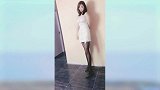 高贵气质的美女姐姐，白色连衣裙靓丽典雅，黑色的丝袜和鞋子很配