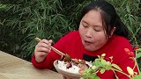 胖妹家农物大丰收，下地采摘，天然的蔬菜就是好！