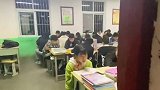 终究还是年轻老师有办法，这样能很好的激起学生们的学习动力！