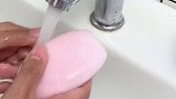 给家里水池旁边装一个这样的肥皂架，美观又实用！