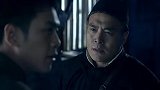 鬼子来清剿山寨,老大直言逃不出去了,男子却先让他们换衣服