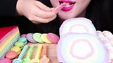 创意吃甜点：吃美味棉花糖蛋糕