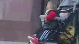 谁还没个亲戚，她来了她来了，她带着我侄子来了