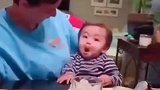宝宝模仿没牙的老奶奶，这小表情真的绝了