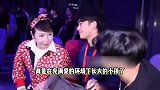 谢霆锋俩儿子看爸爸演唱会，一个遗传爸爸一个遗传妈妈，长相帅气