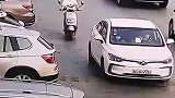 三蹦子不减速把门牙磕掉了吧