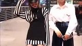 街拍美女：简约个性的穿搭，打造随性的小女人尽显潮人魅力！