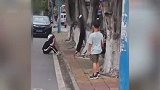 车祸发生后小情侣一顿操作看懵网友