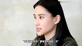 甜蜜的烦恼！何超莲吃饭时“被迫”重看窦骁新剧，惹女友甜蜜吐槽