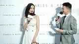 娜扎英语颁奖被嘲尬出屏幕，本尊疑回应原来我嗓门这么大