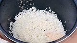 给大家分享一个蒸大米的小妙招，这样蒸出来的大米特别好吃哦