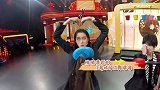 关晓彤模仿大猩猩做鬼脸，“丑”到没朋友，偶像包袱碎一地