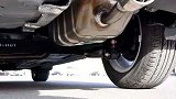 汽车“一根排气管”和“两根排气管”有啥区别？修车工说出答案！