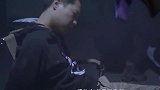 僵小鱼：小鱼和粑粑被绑架，他们想卖了小鱼换钱