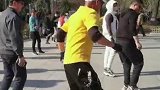 太原一六旬老人退休后热衷鬼步舞，从170斤瘦成“精神小伙” 太原鬼步舞