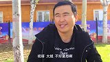 鸡蛋放进酒瓶里奖励10000元，高智商美女路过，骗子赔了！