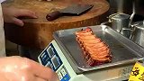 香港美食：香港烧腊店，日常斩料，斩烧排和切红肠
