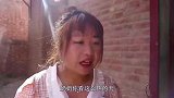 善有善报！农村大妈摆地摊收到假钱，祖孙俩难过时贵人出现了