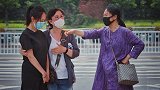 当患有抑郁症的女生被母亲当街指责，路人：不要把心理疾病不当病