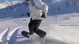 小姐姐滑雪真的太帅了，就是刹车有点太猛了！不过还是很可爱的！
