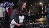 美女鼓手敲打《难念的经》，不得不说，这么难的伴奏也能跟得上！