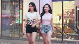 三里屯街拍：美女往往对方向方位不够明感，即使网红模特也不例外