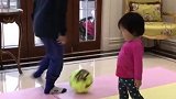 中超-17赛季-我哥哥会踢球系列 熊孩子花式技巧戏耍妹妹险引幼童翻脸-专题