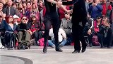 男人跳到这样叫女人情何以堪
