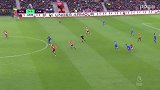 第63分钟卡迪夫城球员巴库纳抢断成功