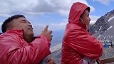 玉龙雪山4200处广东游客即兴高歌，网友：旁边笑到缺氧，你唱到缺氧。