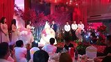 主持人说完话后，婚礼上的气球突然爆炸，场面太宏大了！