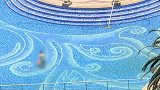 杭州小区女租客牵狗进景观泳池 物业对整个泳池换水消毒