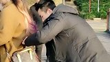 小偷都懵了，路见不平一声吼