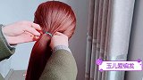 女人过了50岁这样盘发，好看又减龄，简单实用
