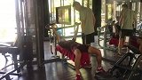国奥体能师指导队员加练上肢 亲自示范传授方法