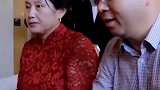 新郎接到红包，这个举动赢得全场喝彩