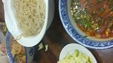 别人都吃的是过桥米线，我这吃的是过桥面条吧