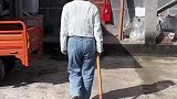 老板欠我几十万没钱还，就把女儿嫁给我