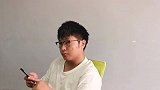 小伙子为了得到同事们的抱枕，说自己有特异功能，结果被打