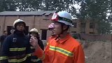 河南一男子触电被困电线杆 家属要求消防员带电也得救