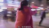 大姐跑那么远追小偷，就为了给小偷送个充电器？