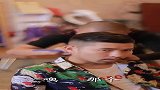 奇葩理发师，只因为造型师多说了一句话，让顾客忍不可忍了！