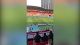 心系球队!莫德斯特维特赛尔看台为队友助威