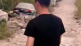 三年没回来没想到车还在这,虽然落灰了,但是终于找到你