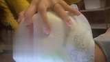 孩子发烧买不到退烧贴，妈妈巧用尿不湿降温