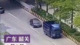 韶关警方通报特斯拉追尾货车事故：小型轿车驾驶人当场死亡