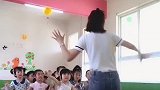 幼师小姐姐教小朋友们跳舞，真可爱，好羡慕这一届学生！